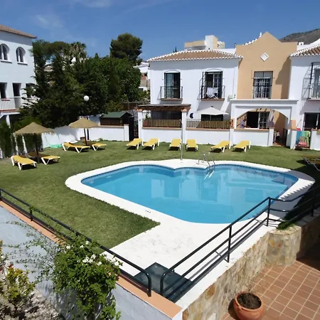 Adosado Con Piscina Апартаменты Нерха