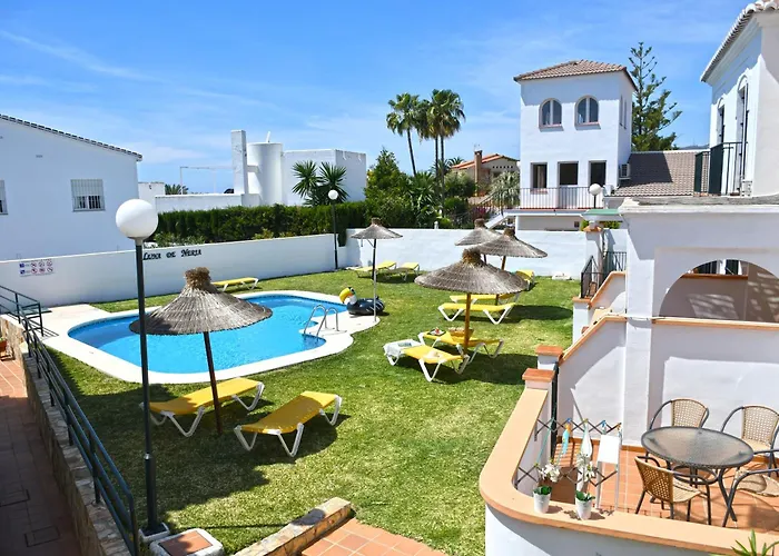 Adosado Con Piscina * Нерха